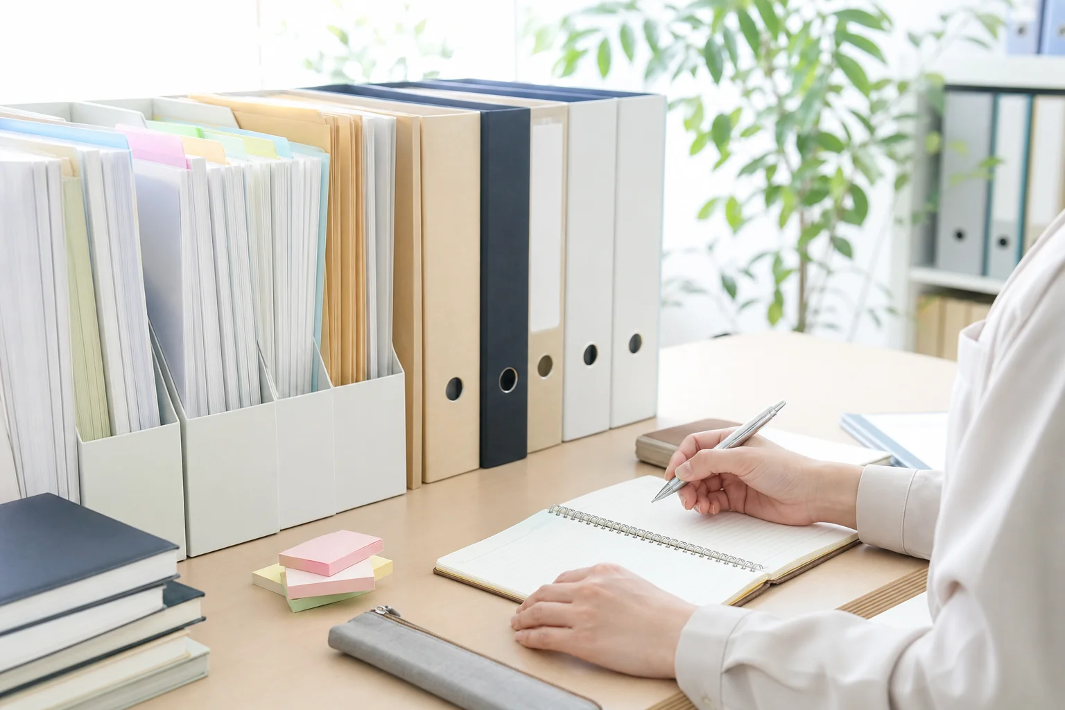 地方裁判所事務官が扱う書類のイメージ写真